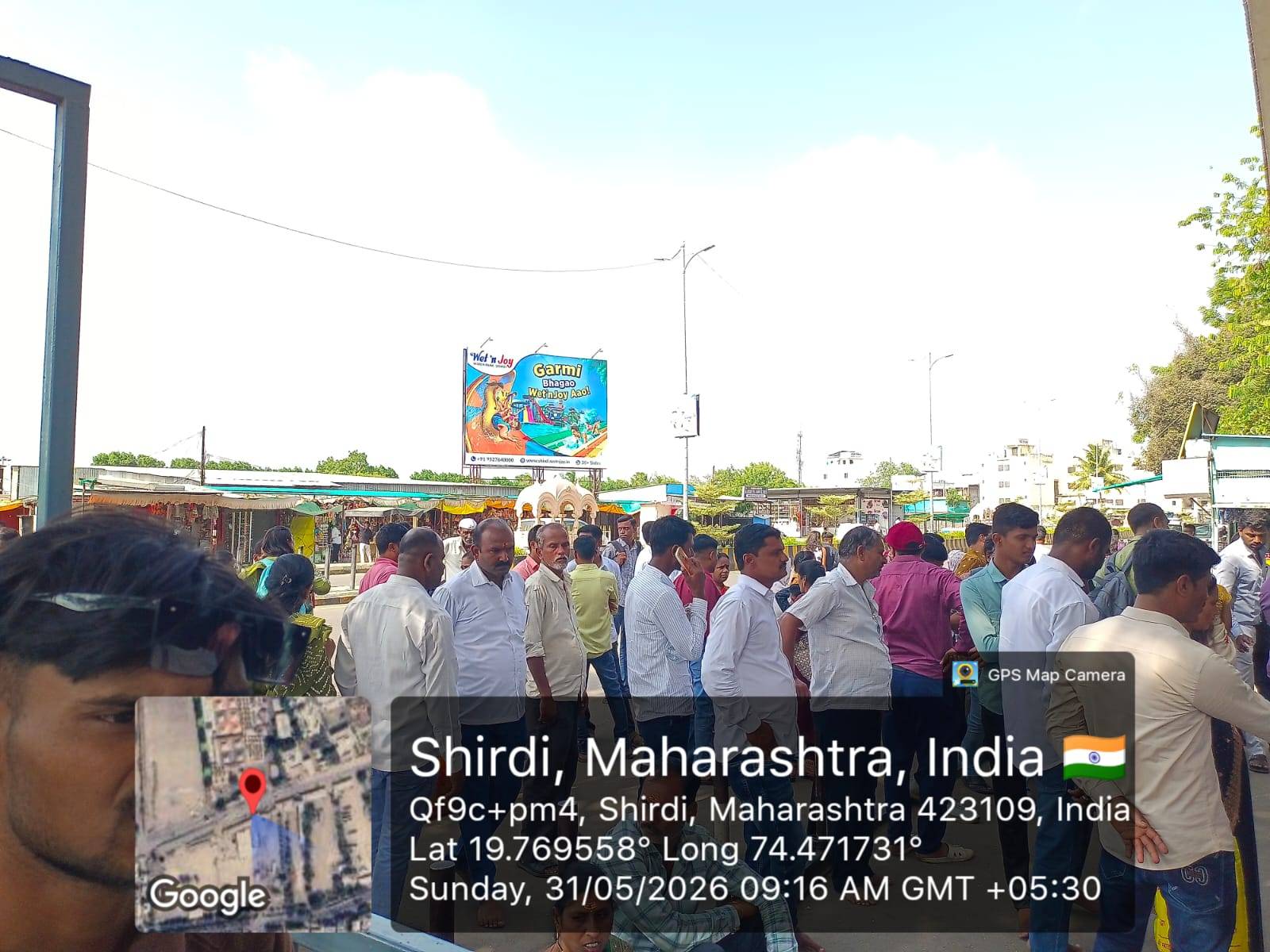 1) In Front of Shri Sai Prasadalaya, Shirdi (Sai Bhojanalaya)